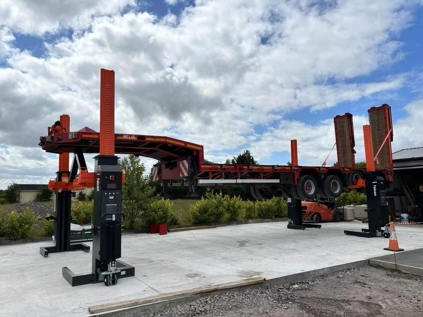 Falcon 18000LB and 22000LB Mobile Column Lifting System